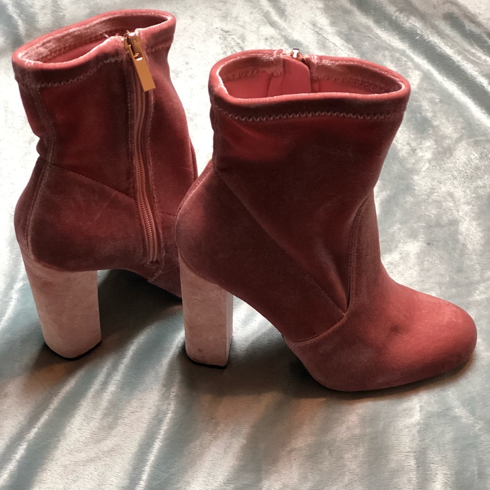 NEW💕 pink booties size 6!